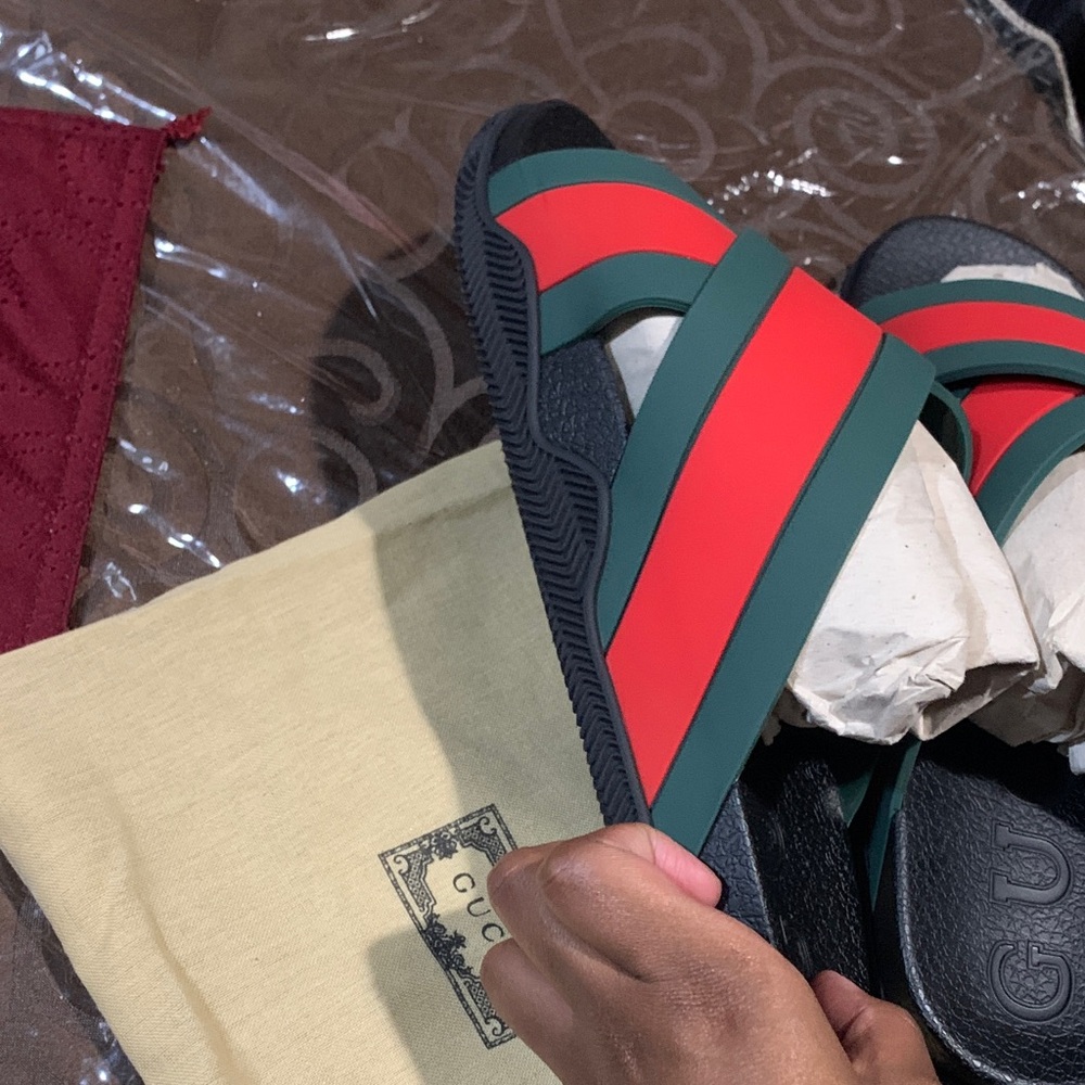 Gucci Black Slides with Red and Green Straps - Picture 2 of 3